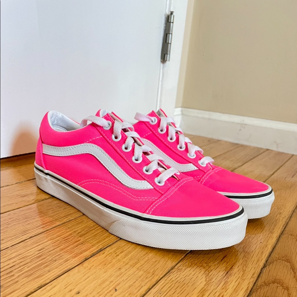 Vans Women’s 7.5 Old Skool Neon Knockout Pink